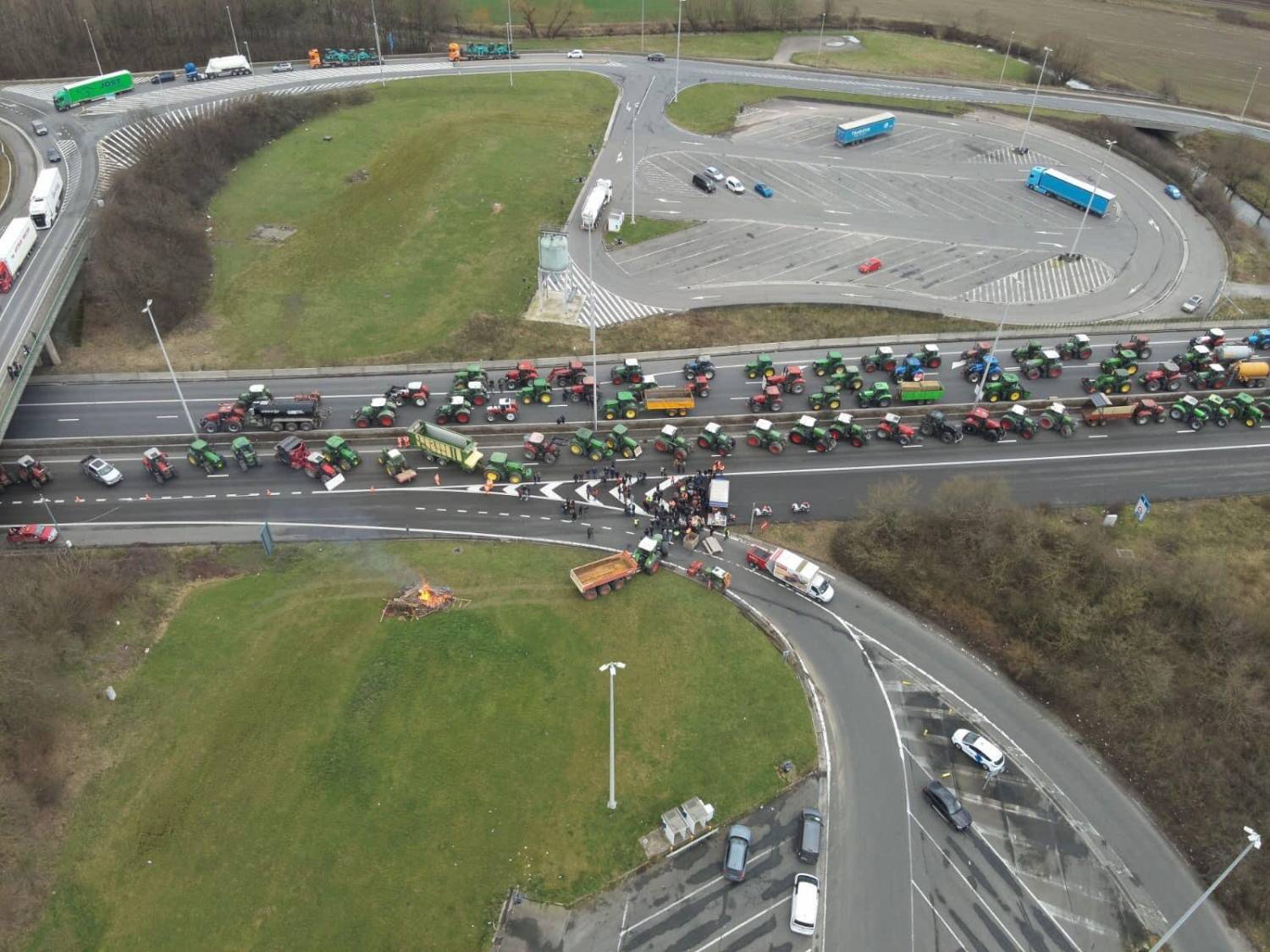 On ne mord pas la main qui nous nourrit.